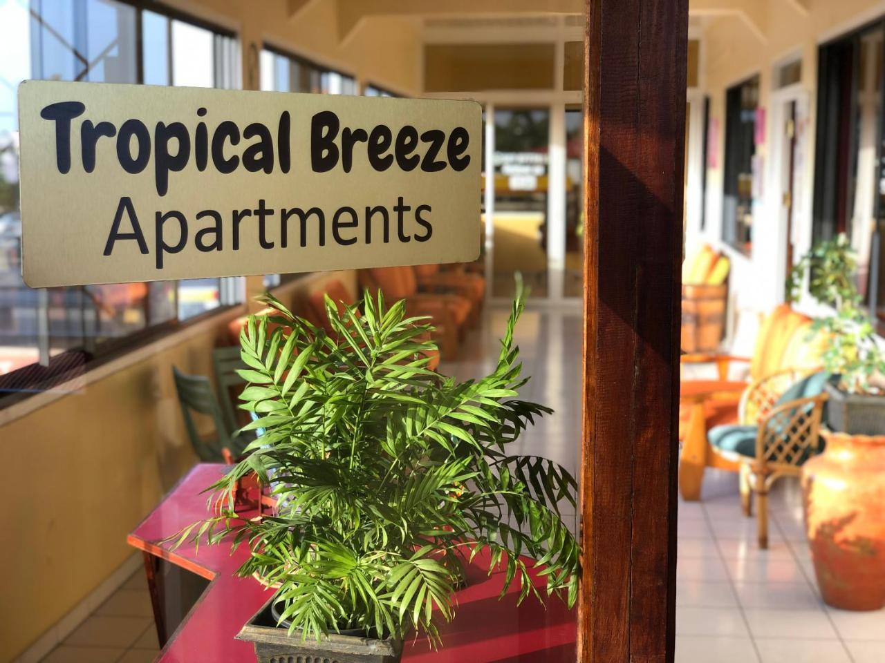 Tropical Breeze Apartments 帕拉马里博 外观 照片